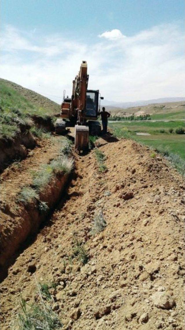 Gürpınar’da Sulama Kanalları Onarılıyor