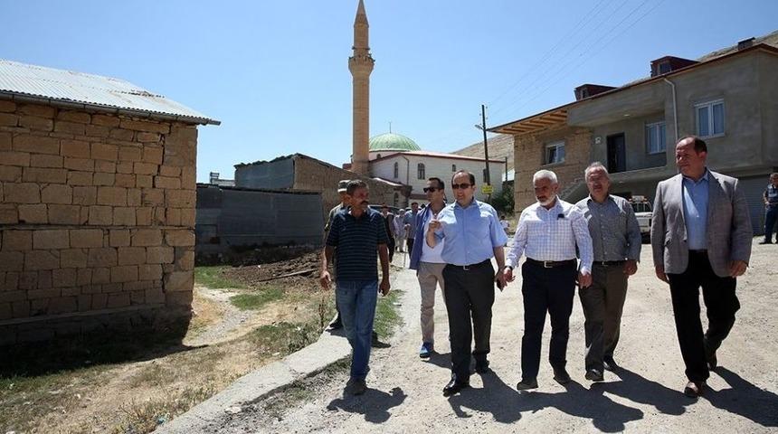 Vali Pehlivan, Kırkpınar Köyü’nde Asfalt Çalışmalarını İnceledi