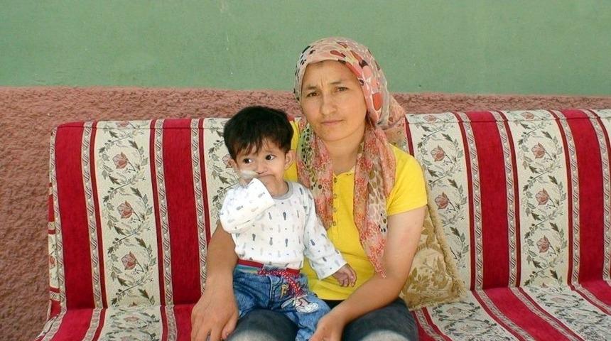 Oğlunun Sağlığına Kavuşması İ&ccedil;in Televizyona &Ccedil;ıkan Annenin Yuvası Yıkıldı