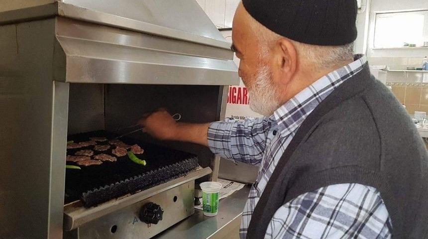 Aslanapa&rsquo;da 40 Yıllık Lezzet Durağı