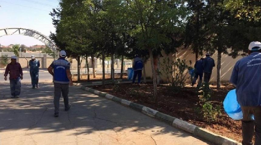 Parklarda Temizlik &Ccedil;alışmaları Başladı