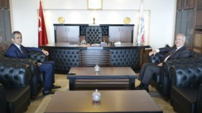 Başkan Akdemir Rekt&ouml;r &Ouml;zer&rsquo;i Ziyaret Etti