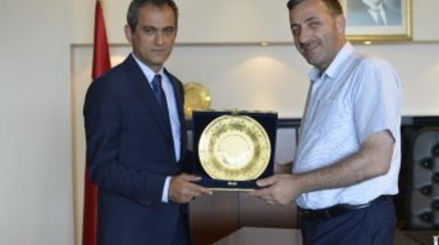 Turanlı, Rekt&ouml;r &Ouml;zer&rsquo;i Ziyaret Etti