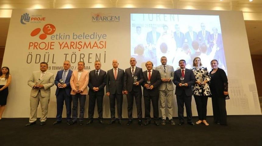 Mavi Ev&rsquo;e B&uuml;y&uuml;k &Ouml;d&uuml;l