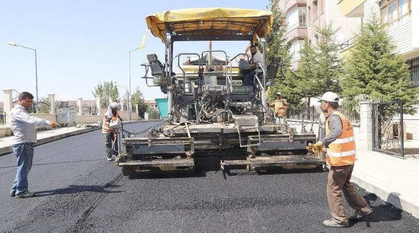 G&ouml;lbaşı&rsquo;nda Asfalt &Ccedil;alışmaları Aralıksız S&uuml;r&uuml;yor
