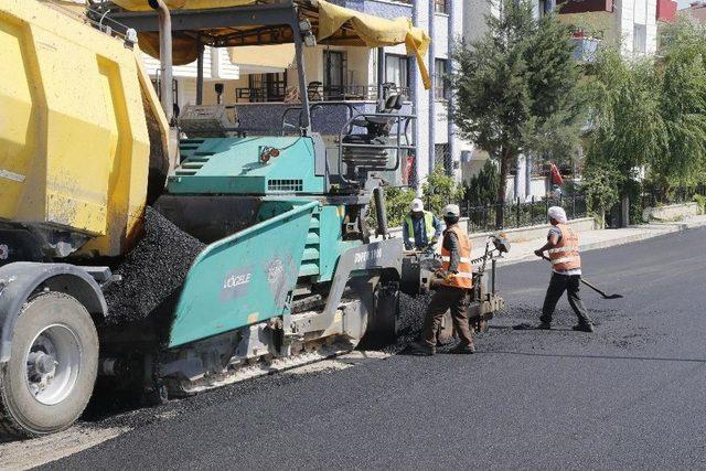 Gölbaşı’nda Asfalt Çalışmaları Aralıksız Sürüyor