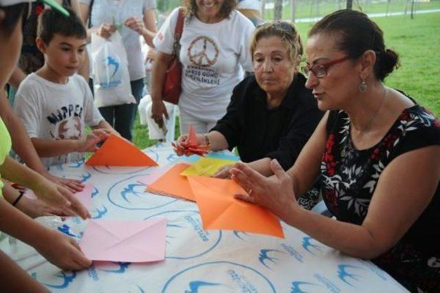 Hiroşima Kurbanı Sasaki'nin Yarım Kalan Bin Turna Kuşunu Çydd Çocukları Tamamladı