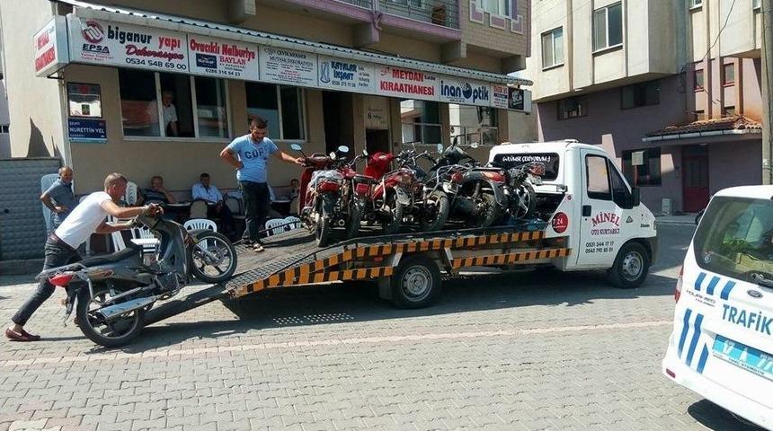 Tescilsiz Motosikletler Toplanıyor
