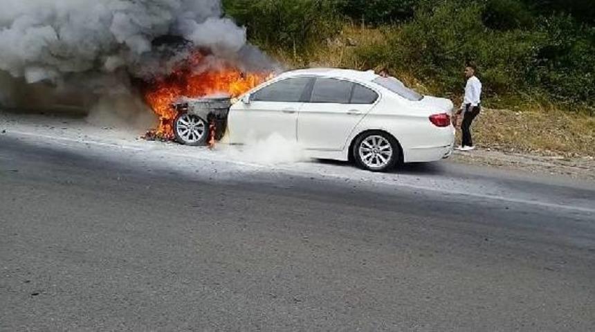 Yangın T&uuml;pleri Yetersiz Kalınca L&uuml;ks Otomobil Alev Alev Yandı