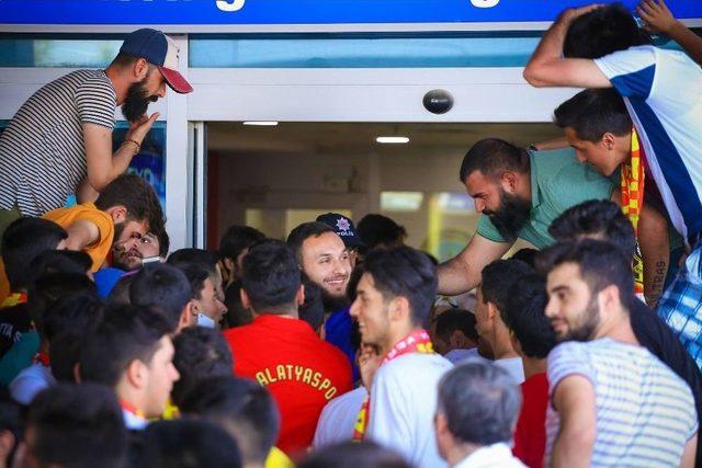 Evkur Yeni Malatyaspor’a Coşkulu Karşılama