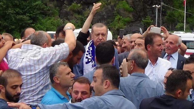 Cumhurbaşkanı Erdoğan’dan, Sarp Sınır Kapısı’nda İnceleme