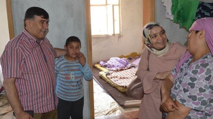 Emet Belediyesinden Muhta&ccedil; Aileye Yardım Eli