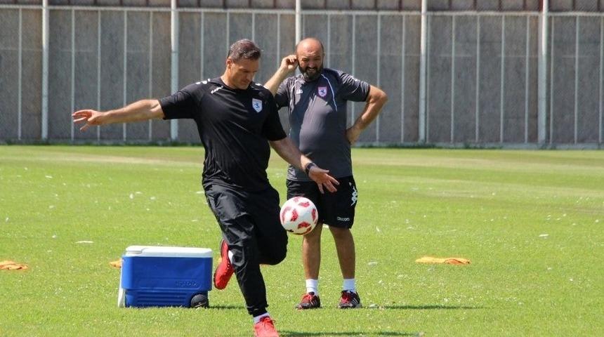 Alpay &Ouml;zalan İlk Ma&ccedil;a Dikkat &Ccedil;ekti, Taraftara Mesaj Verdi