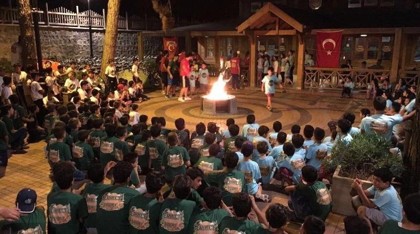 &Ccedil;ocukların G&ouml;zdesi Erik&ccedil;e