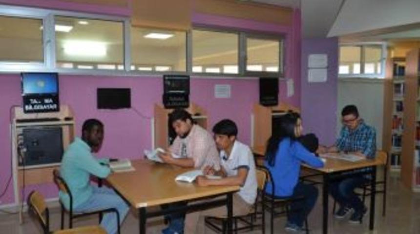 Adıyaman Üniversitesi Öğrencilere Yurt İçi Ve Yurt Dışında Eğitim İmkanı Veriyor