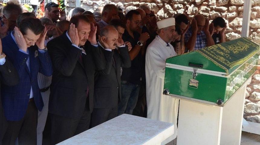Muhtar &Ouml;lmezer Son Yolculuğuna Uğurlandı