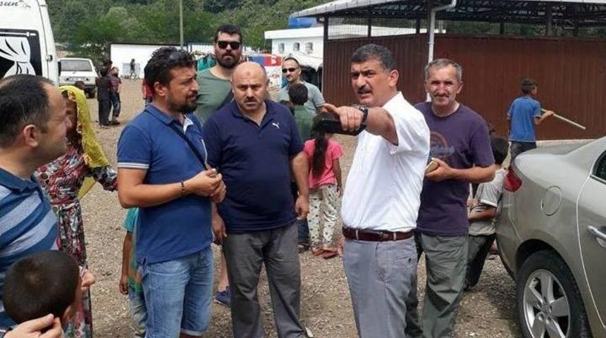 Büyükler Bahçede, Küçükler Eğitimde