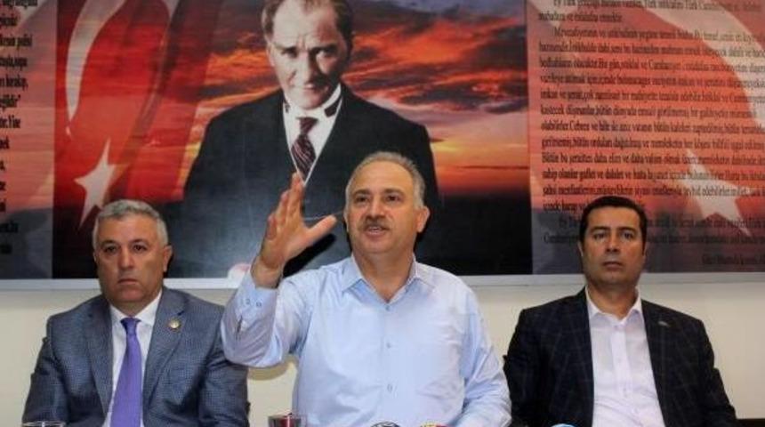 Chp&rsquo;Li G&ouml;k: Ayhan Oğan Isimli Bir Meczup &Ccedil;ıktı, Siz O S&ouml;z&uuml; Ona S&ouml;yletenlere Bakın