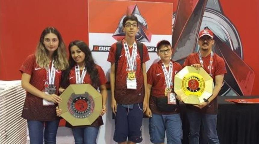 Antalyalı &Ouml;ğrencilerin Robotu D&uuml;nya Birincisi Se&ccedil;ildi