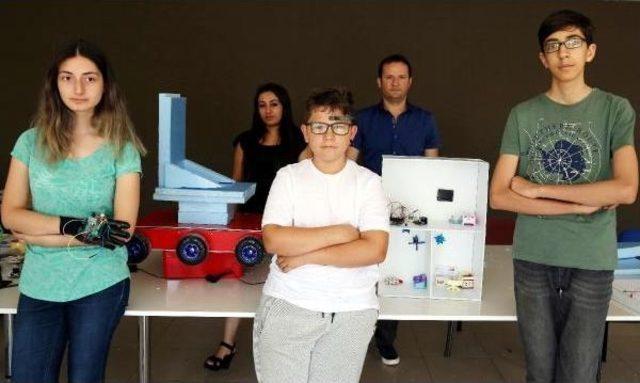 Antalyalı Öğrencilerin Robotu Dünya Birincisi Seçildi