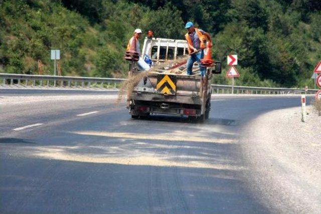 Zonguldak'ta Sıcak Havada Asfalt Eridi