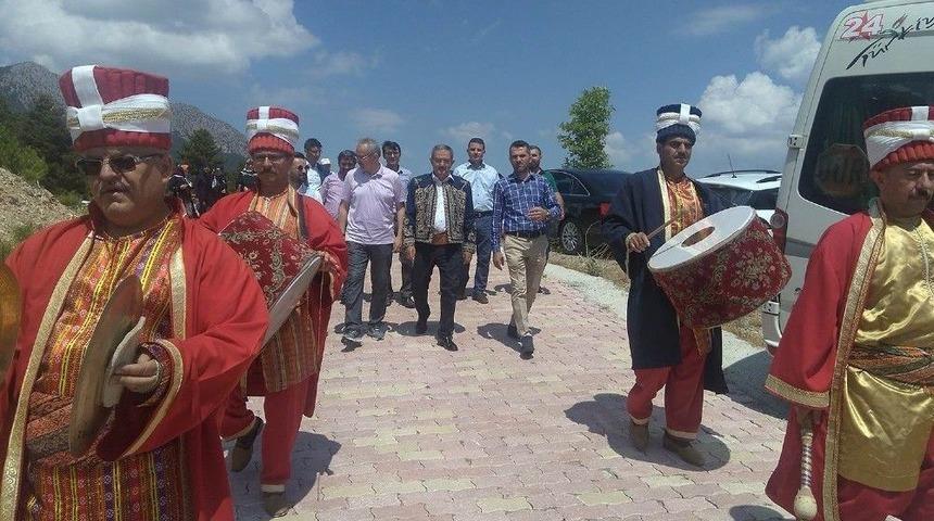 Rekt&ouml;r Şahin, Bu Yıl Şenlik Ağalığı Yaptı