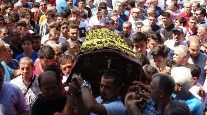 Antalya'da Falezlerden D&uuml;ş&uuml;p &Ouml;len Liseli Karab&uuml;k'te Toprağa Verildi