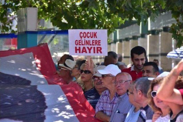 Chp Kadın Kollarından 'müftü Nikahı' Protestosu