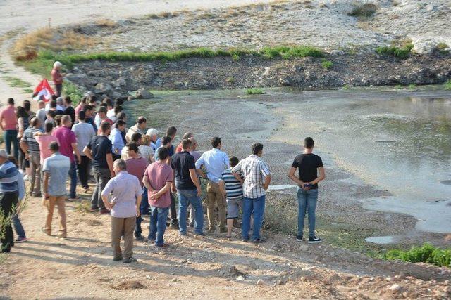 Köylü Banaz Çayı İçin Toplandı