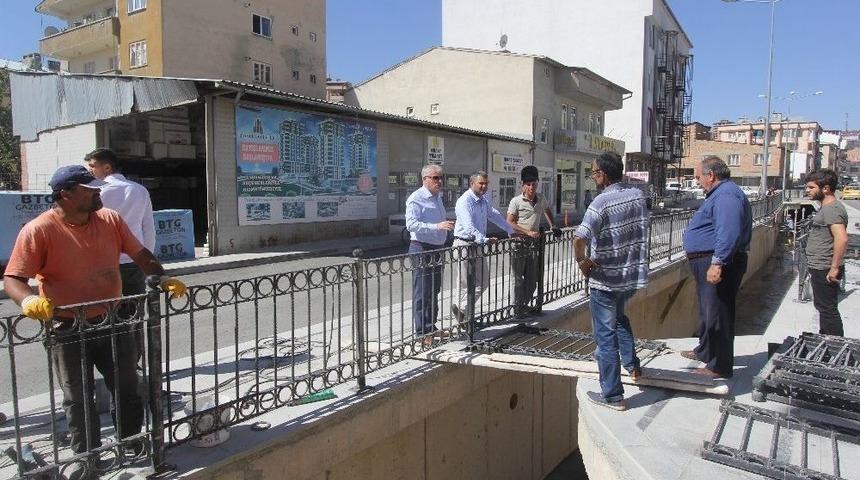 Başkan Memiş, Yol Ve Kaldırım &Ccedil;alışmalarını Yerinde İnceledi