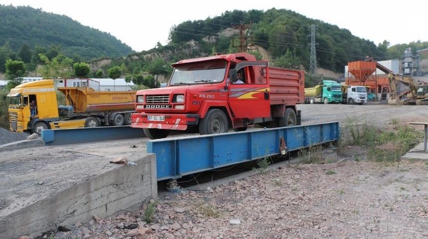 Ka&ccedil;ak K&ouml;m&uuml;r Taşıyan Kamyona 20 Bin Tl Ceza