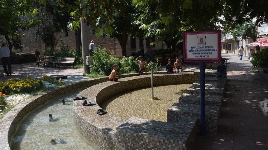 Şehzadeler Belediyesinden S&uuml;s Havuzu Uyarısı