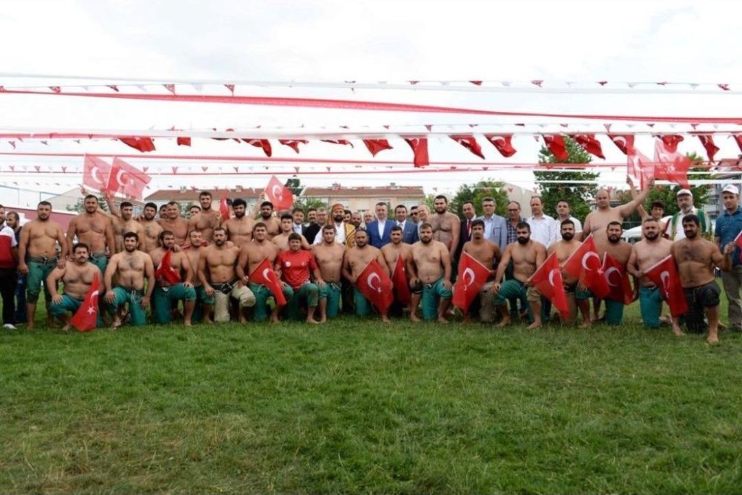 Yiğitler Boz&uuml;y&uuml;k&rsquo;te Er Meydanına &Ccedil;ıktı