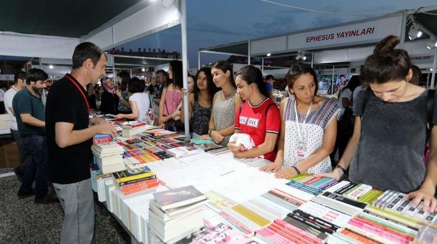 Manavgat Kitap G&uuml;nleri&rsquo;ne Yoğun İlgi