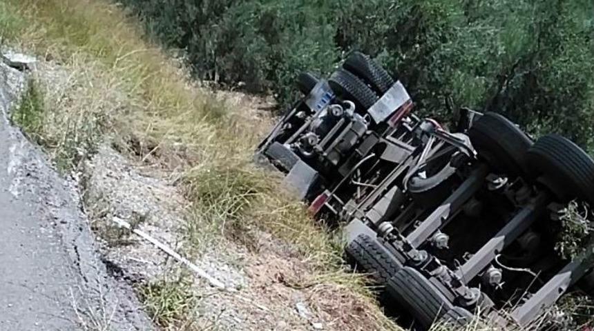 Çekici Tarlaya Uçtu