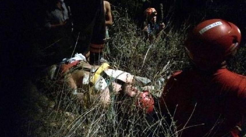 Kayalıklardan D&uuml;ş&uuml;p Bacağını Kıran İngiliz Turist Kurtarıldı