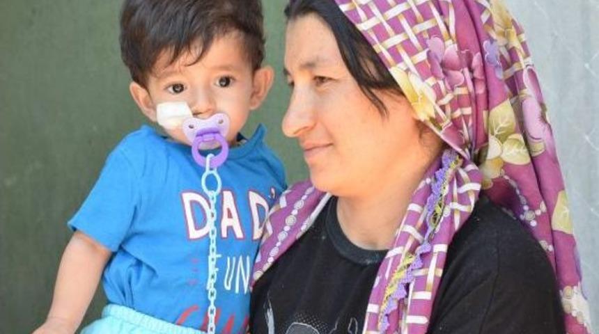 Oğlunun Tedavisi I&ccedil;in Televizyona &Ccedil;ıkınca, Nikahsız Eşi Tarafından Terk Edildi