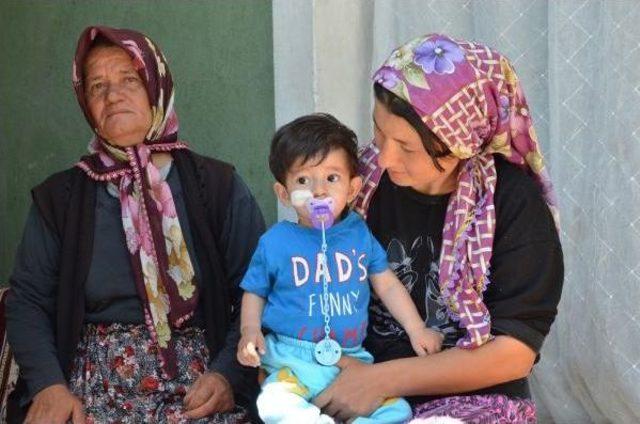 Oğlunun Tedavisi Için Televizyona Çıkınca, Nikahsız Eşi Tarafından Terk Edildi