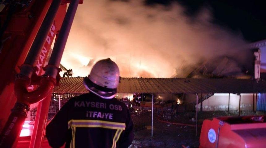 Kayseri&rsquo;deki Fabrika Yangınının &Ccedil;ıkış Nedeni Araştırılıyor