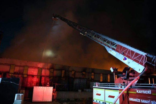 Kayseri’deki Fabrika Yangınının Çıkış Nedeni Araştırılıyor