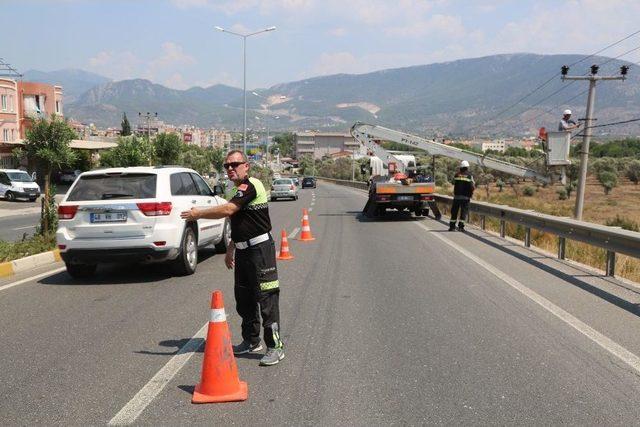 Milas’ta Yangın Elektrik Tellerine Zarar Verdi