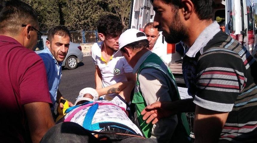 &Ccedil;alışma Yapılan Yolda Kaza: 3 Yaralı