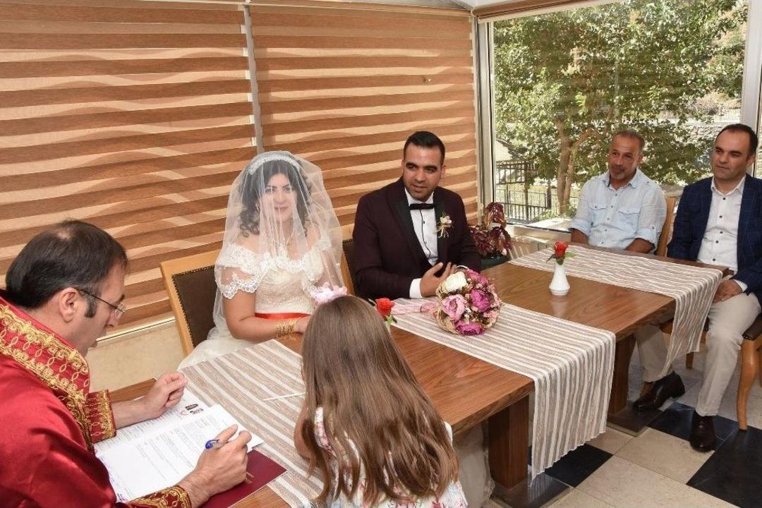 Kayyum Akg&uuml;l, Personelinin Nik&acirc;hını Kıydı