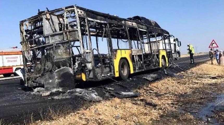 Şoför Yolcuları Boşalttı, Belediye Otobüsü Kül Oldu
