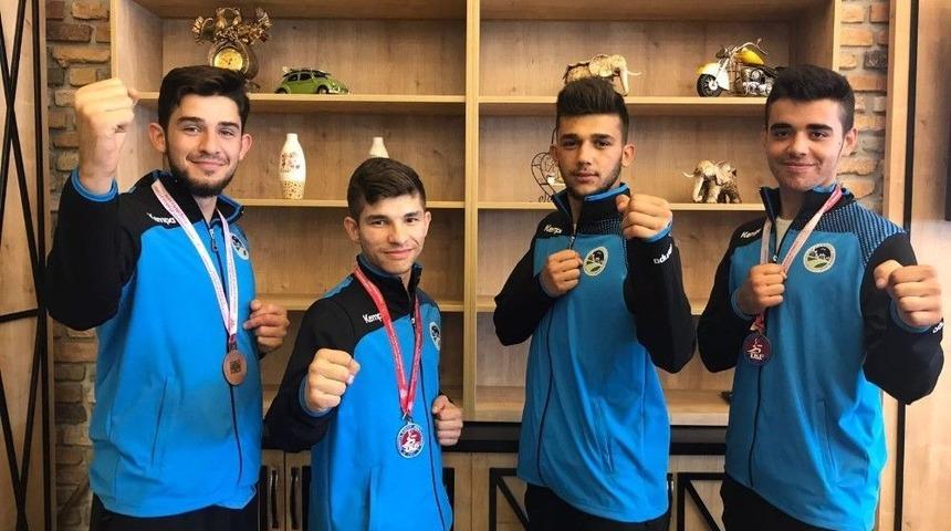 B&uuml;y&uuml;kşehir Karate Takımı&rsquo;ndan Karate Şampiyonası&rsquo;nda &Ouml;nemli Başarı