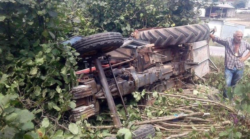 Devrilen Trakt&ouml;r&uuml;n Altında Kalan S&uuml;r&uuml;c&uuml; Ağır Yaralandı