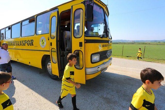 Mink Yıldızlar Yeşil Sahaların Tozunu Serdivan’da Atıyor