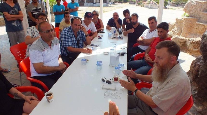 Chp&rsquo;li Aytuğ Atıcı Kampa Girdi, M&uuml;d&uuml;rle Tartıştı