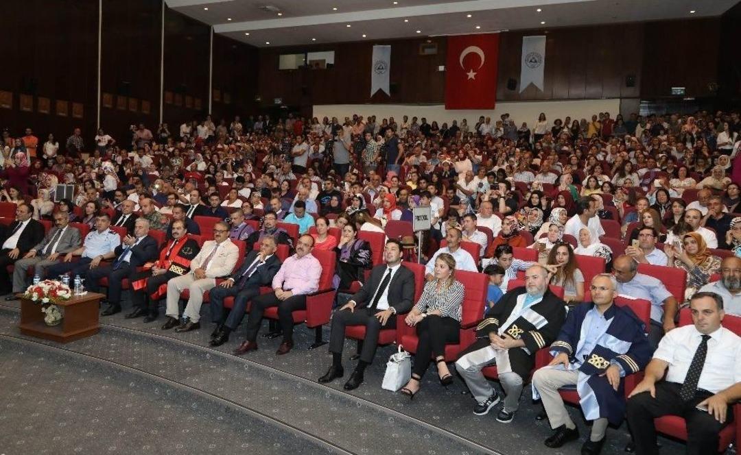 Er&uuml;&rsquo;den 102 Gen&ccedil; Diş Hekimi Mezun Oldu