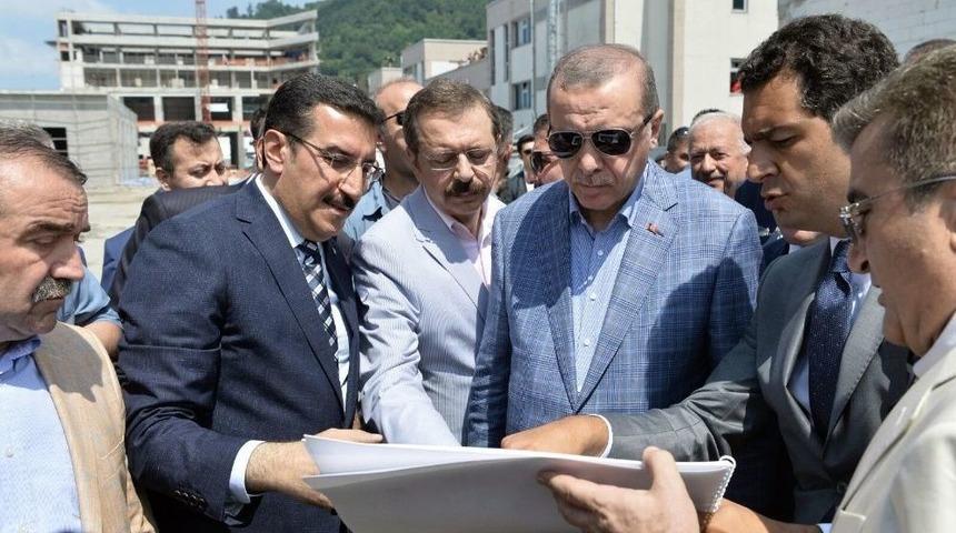 Bakan Tüfenkci, Cumhurbaşkanı Erdoğan’a Sarp Gümrük Kapısı’ndaki Yenileme Çalışmalarını Anlattı